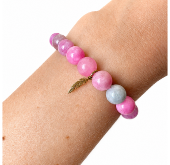 Verstellbares Damenarmband aus rosa-grünem Quarzit mit Federanhänger