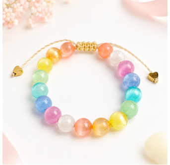 Buntes Kinderarmband aus Selenit mit Herzdetails