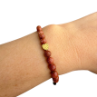 Braunes Armband mit funkelndem Goldfluss und goldfarbenem Hämatit-Blatt