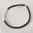 Halskette für Damen aus Onyx und Süßwasserperlen Halskette für Damen aus Onyx und Süßwasserperlen